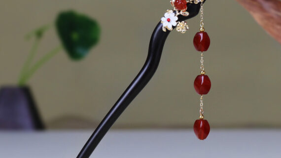 Hair pin with antique fringe