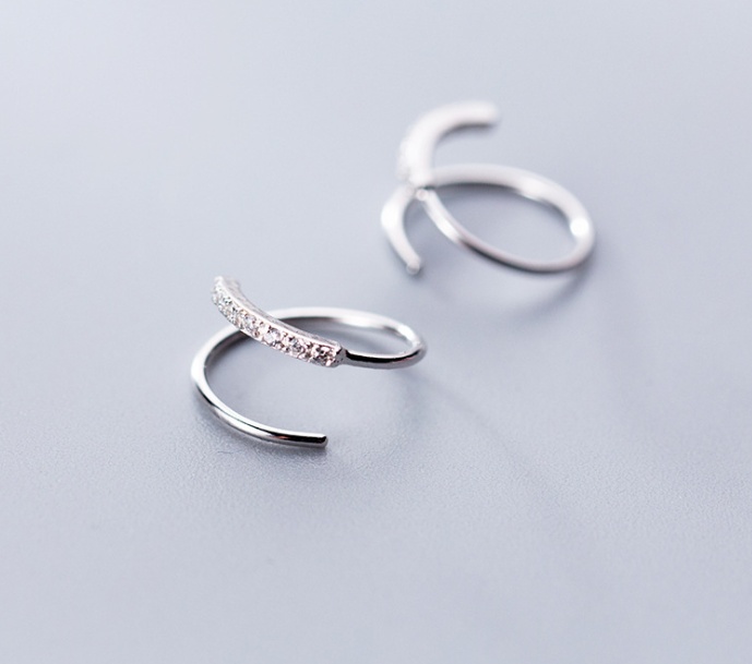 Single row of wavy earrings stud earrings